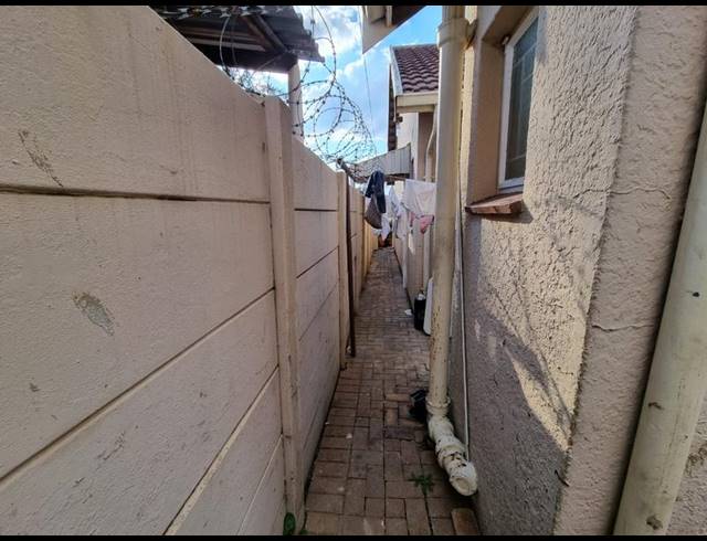 3 BEDROOM HOUSE FOR SALE IN NEWLANDS